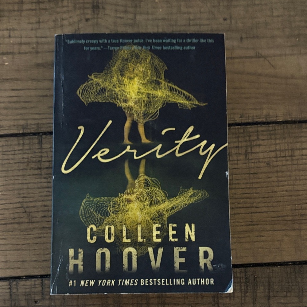 Verity by Colleen Hoover Paperback